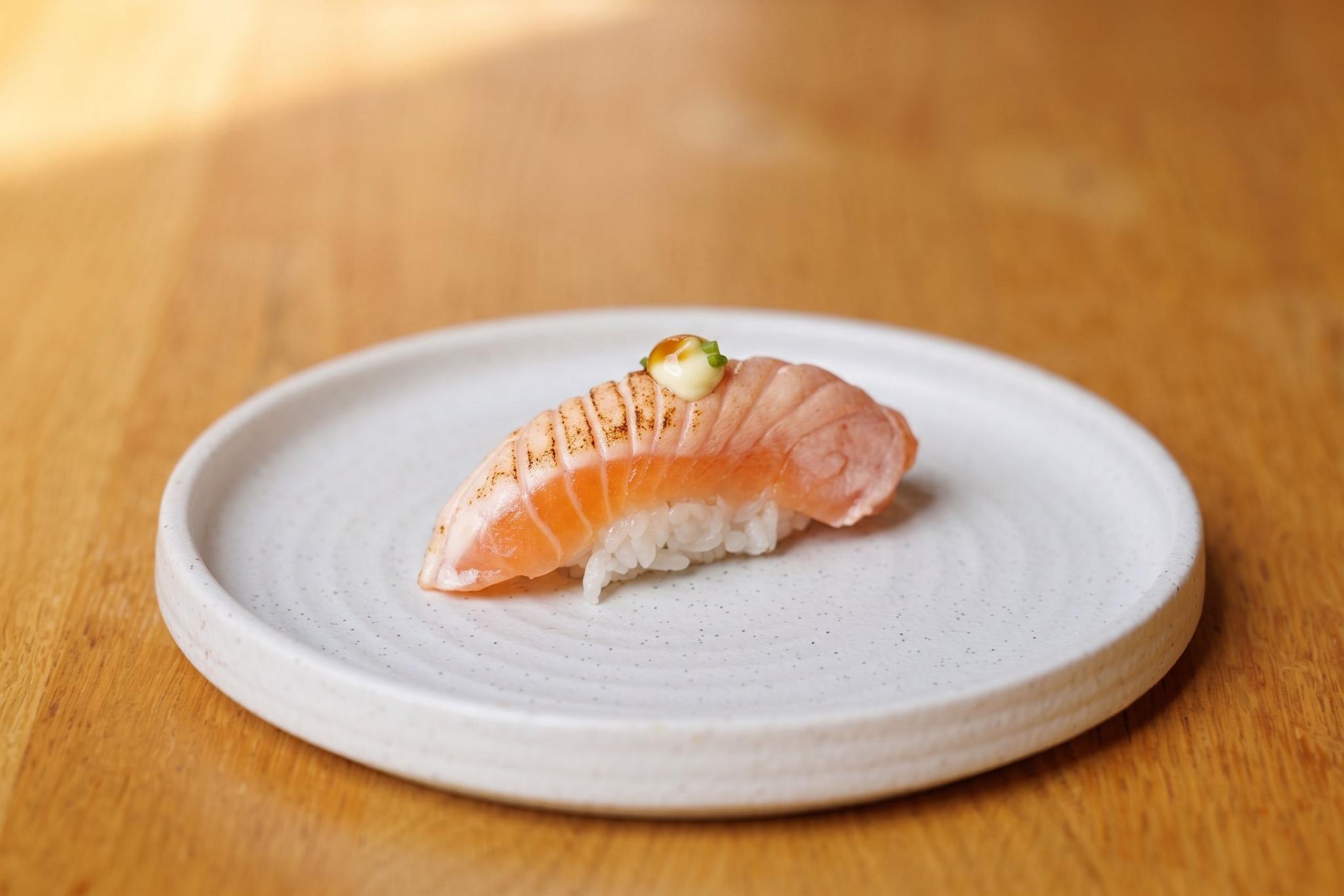 Flamed salmon nigiri